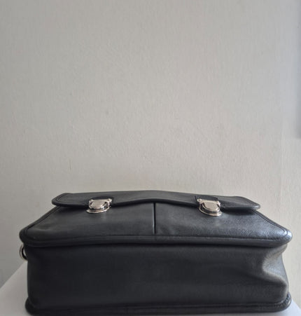 Louis Vuitton Taiga messenger bag