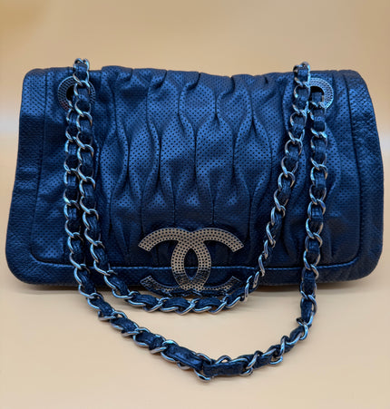 Sac bandoulière Chanel à rabat perforé