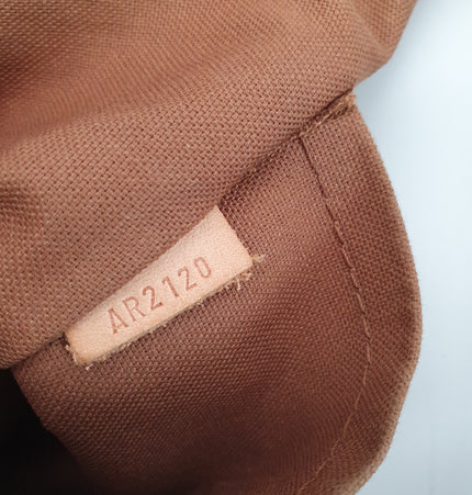 Louis Vuitton Thames shoulder bag