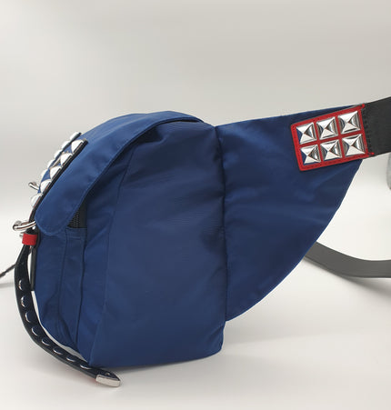 PRADA Re-Edition Nieten-Umhängetasche