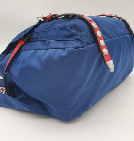 PRADA Re-Edition Nieten-Umhängetasche