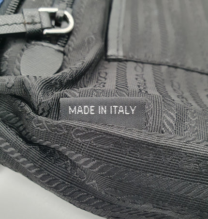 PRADA Re-Edition Nieten-Umhängetasche