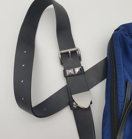 PRADA Re-Edition Nieten-Umhängetasche