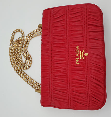 PRADA-Schultertasche aus Leder mit Diagramm