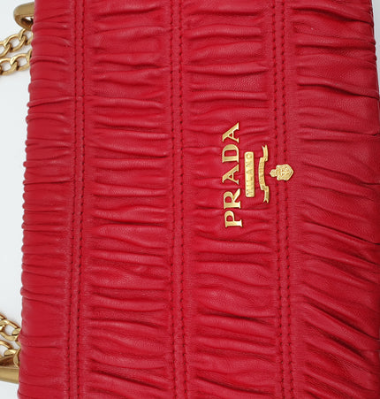 PRADA-Schultertasche aus Leder mit Diagramm