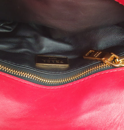 PRADA-Schultertasche aus Leder mit Diagramm