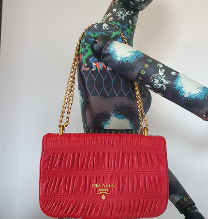 PRADA-Schultertasche aus Leder mit Diagramm