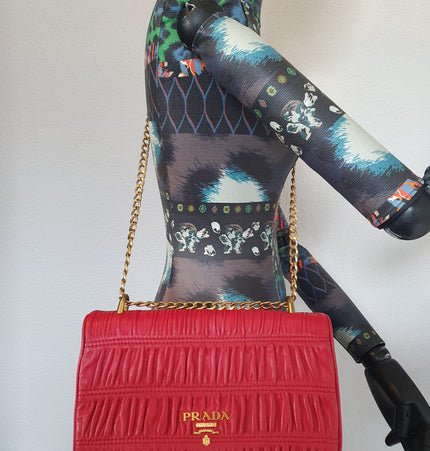 PRADA-Schultertasche aus Leder mit Diagramm