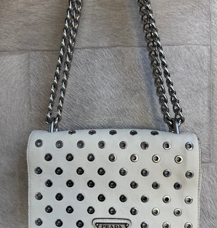 Sac bandoulière Prada à chaîne et rivets