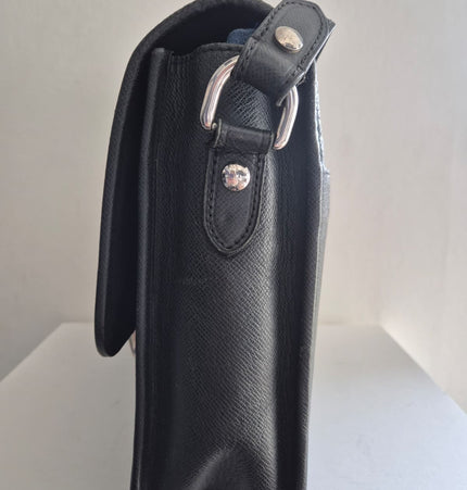 Louis Vuitton Taiga messenger bag