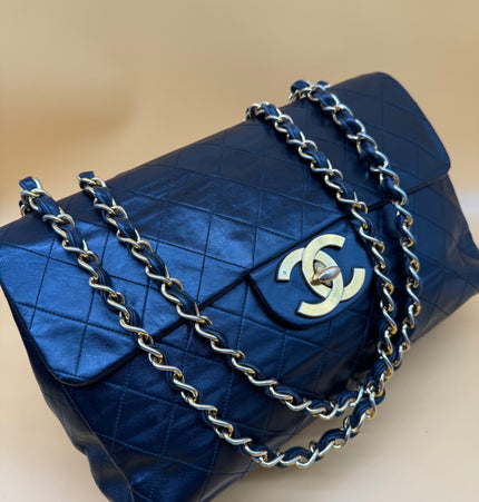Chanel Jumbo classic bag