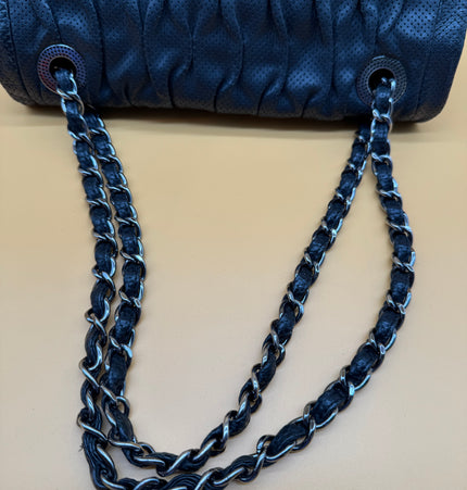 Sac bandoulière Chanel à rabat perforé