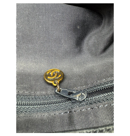 Chanel vintage leather shoulder bag