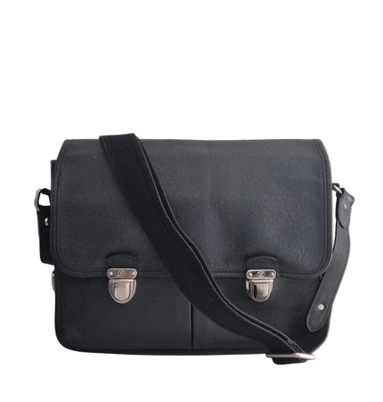 Louis Vuitton Taiga messenger bag