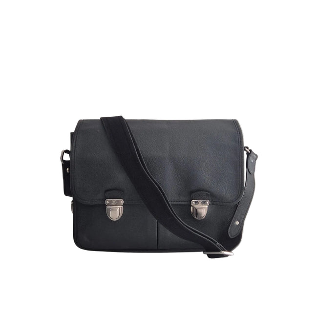 Louis Vuitton Taiga messenger bag