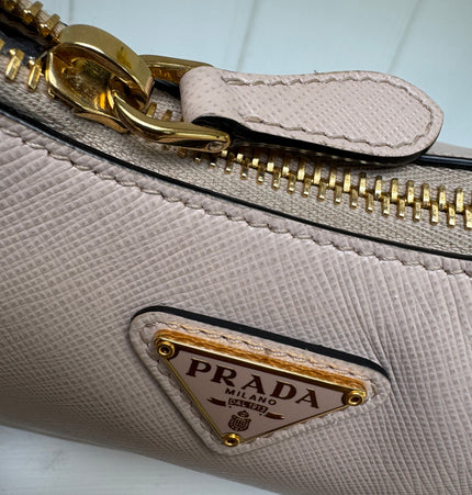 Prada 2000 re edition bag