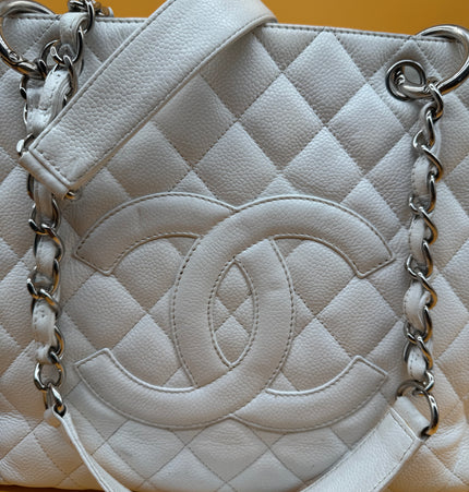 Sac cabas Chanel en cuir caviar avec bandoulière