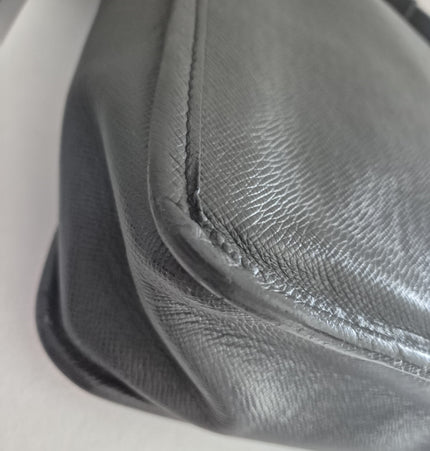 Louis Vuitton Taiga messenger bag