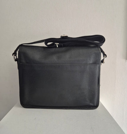 Louis Vuitton Taiga messenger bag