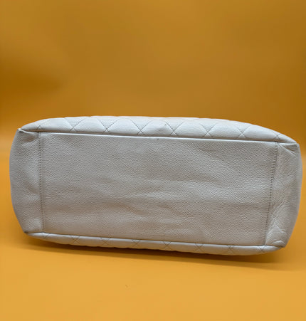 Sac cabas Chanel en cuir caviar avec bandoulière