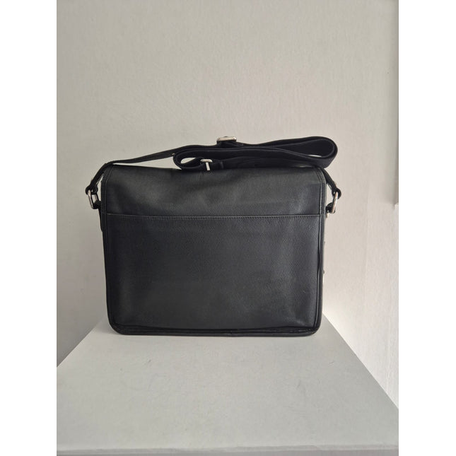 Louis Vuitton Taiga messenger bag