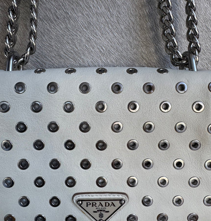 Sac bandoulière Prada à chaîne et rivets