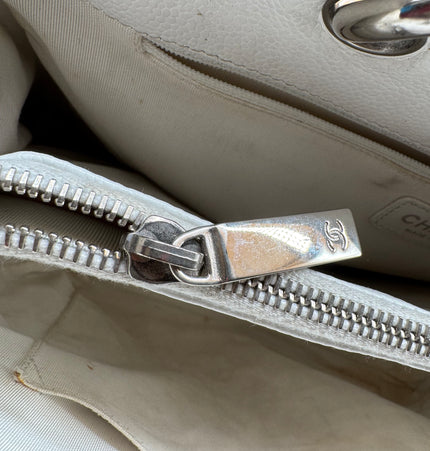 Sac cabas Chanel en cuir caviar avec bandoulière