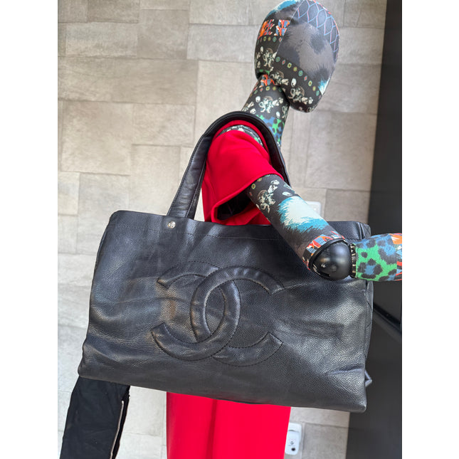 Chanel leather black shoulder bag