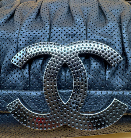 Sac bandoulière Chanel à rabat perforé