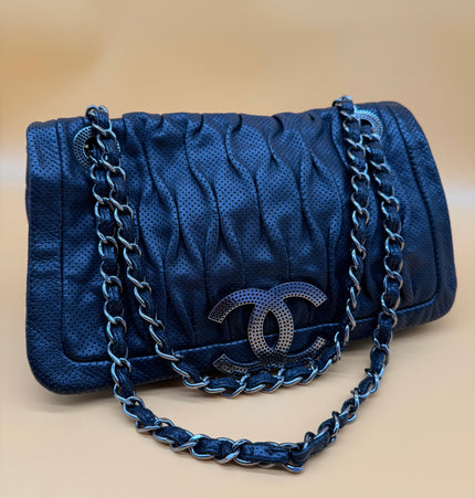 Sac bandoulière Chanel à rabat perforé