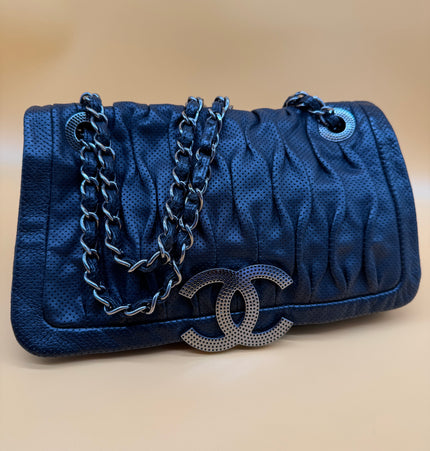 Sac bandoulière Chanel à rabat perforé