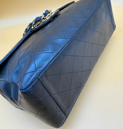 Chanel Jumbo classic bag