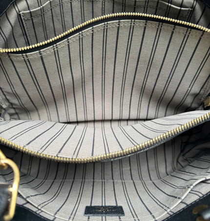 Louis Vuitton emperiente handbag