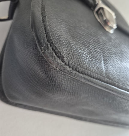 Louis Vuitton Taiga messenger bag