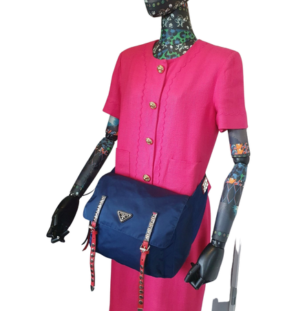 PRADA Re-Edition Nieten-Umhängetasche