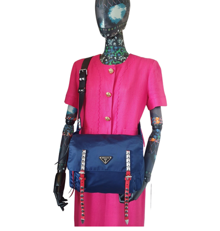 PRADA Re-Edition Nieten-Umhängetasche