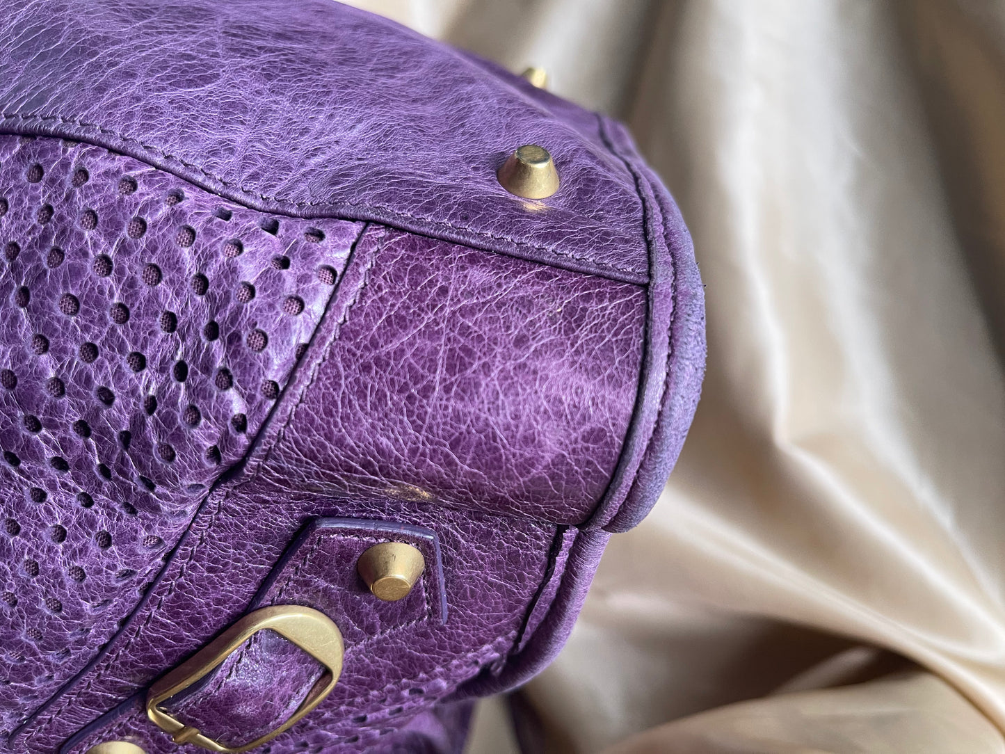 Balenciaga perforated City bag Phivo luxe vintage