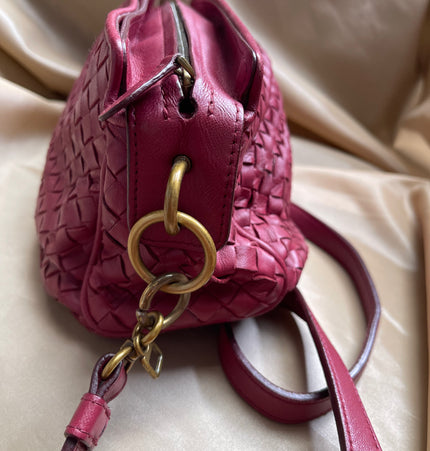 Bottega veneta leather crossbody bag