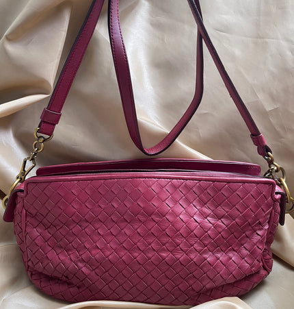 Bottega veneta leather crossbody bag