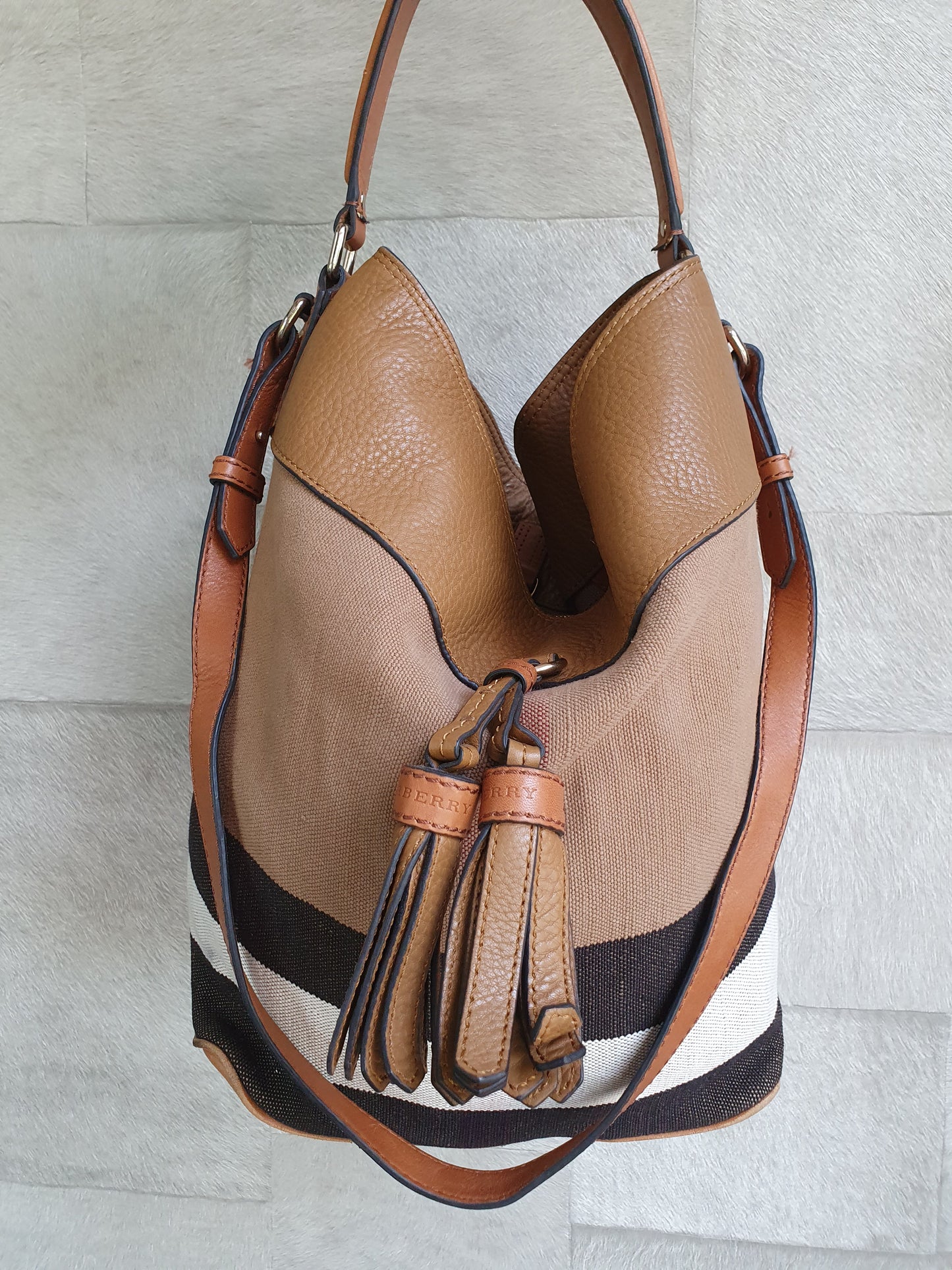 Burberry bucket bag