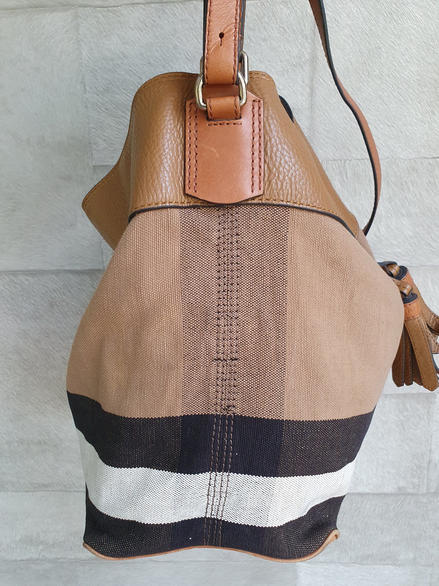 Burberry bucket bag