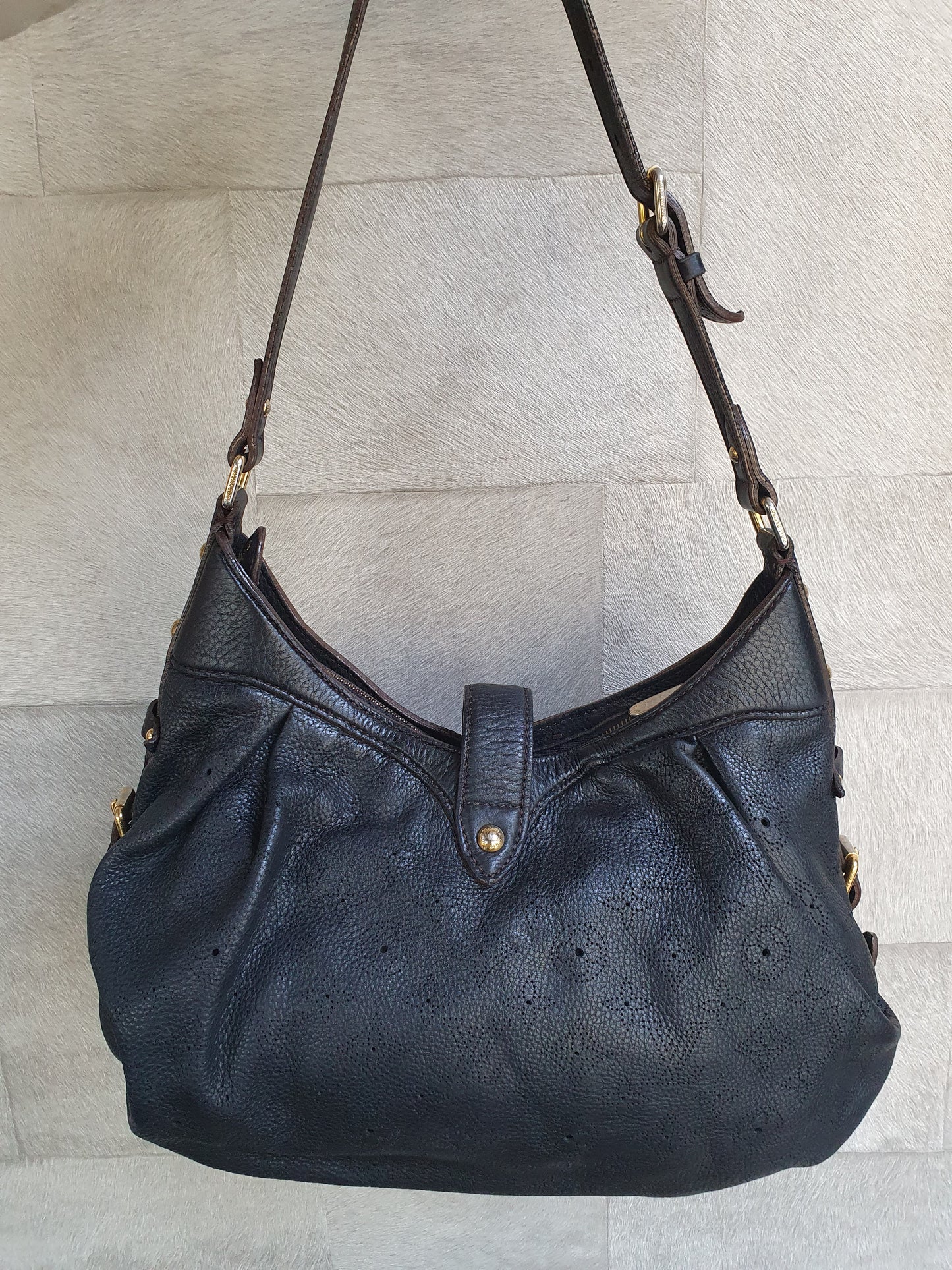 Louis vuitton mahina shoulder bag