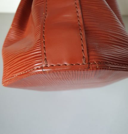 Louis vuitton twist lock vintage epi bag