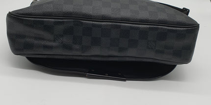 Louis vuitton messenger bag