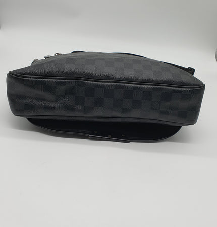 Louis vuitton messenger bag