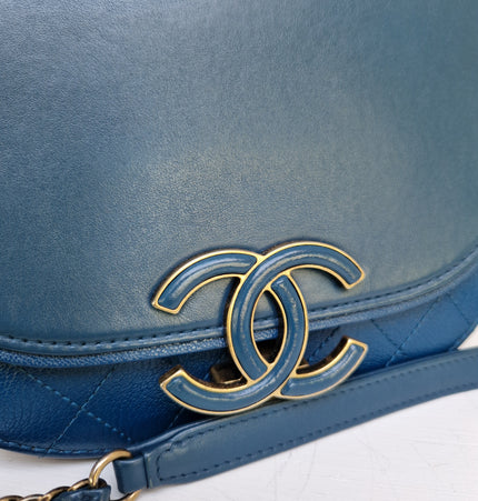 Chanel curve crossbody bag
