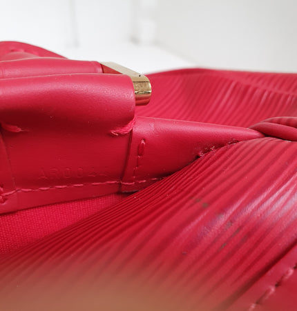 Louis vuitton epi leather