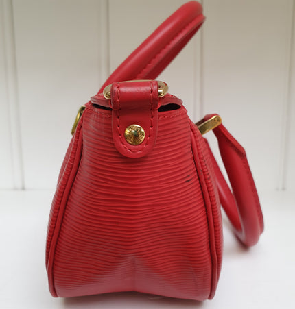 Louis vuitton epi leather