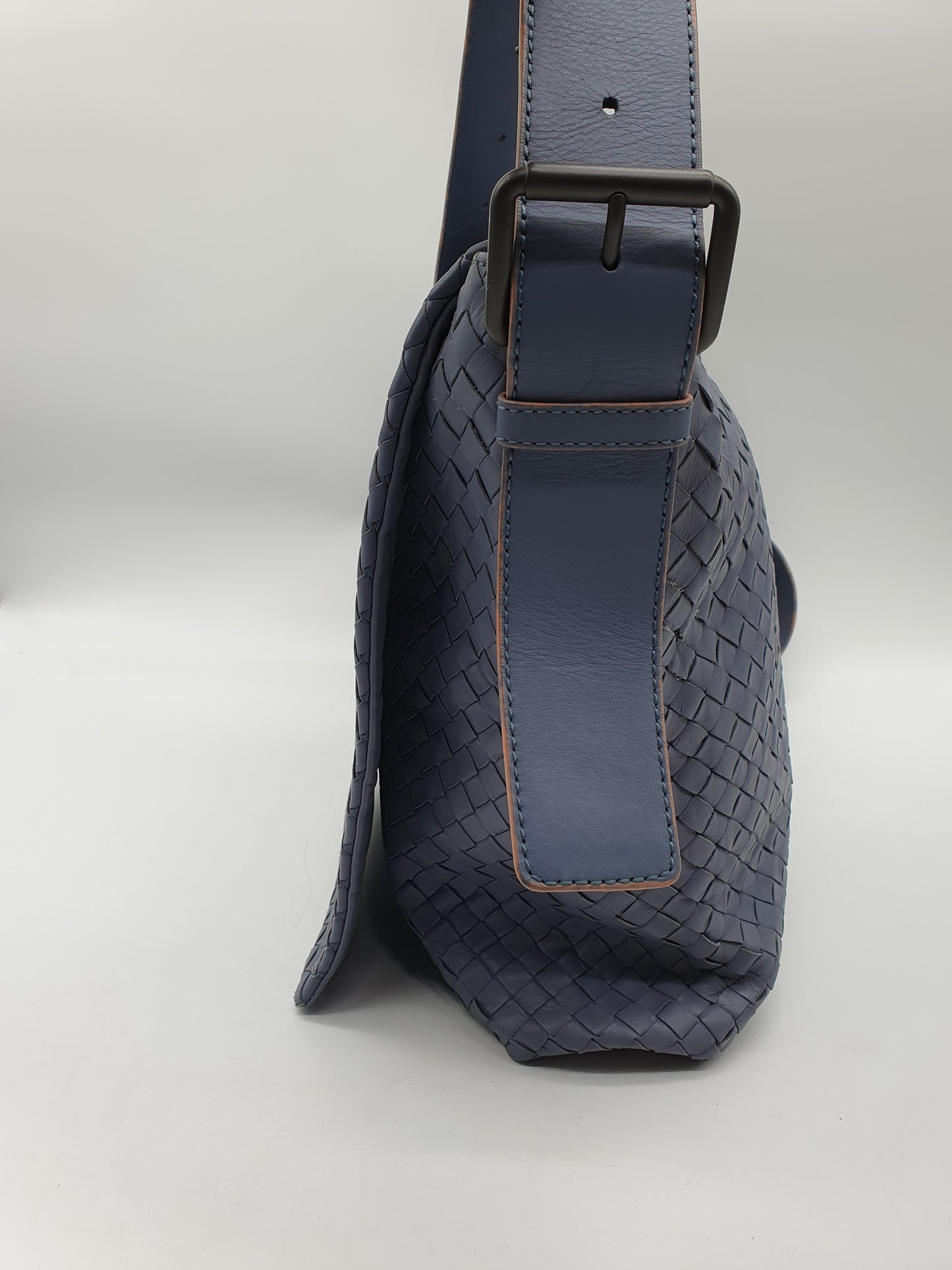 Bottega veneta leather messenger bag