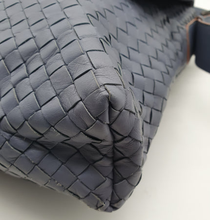 Bottega veneta leather messenger bag